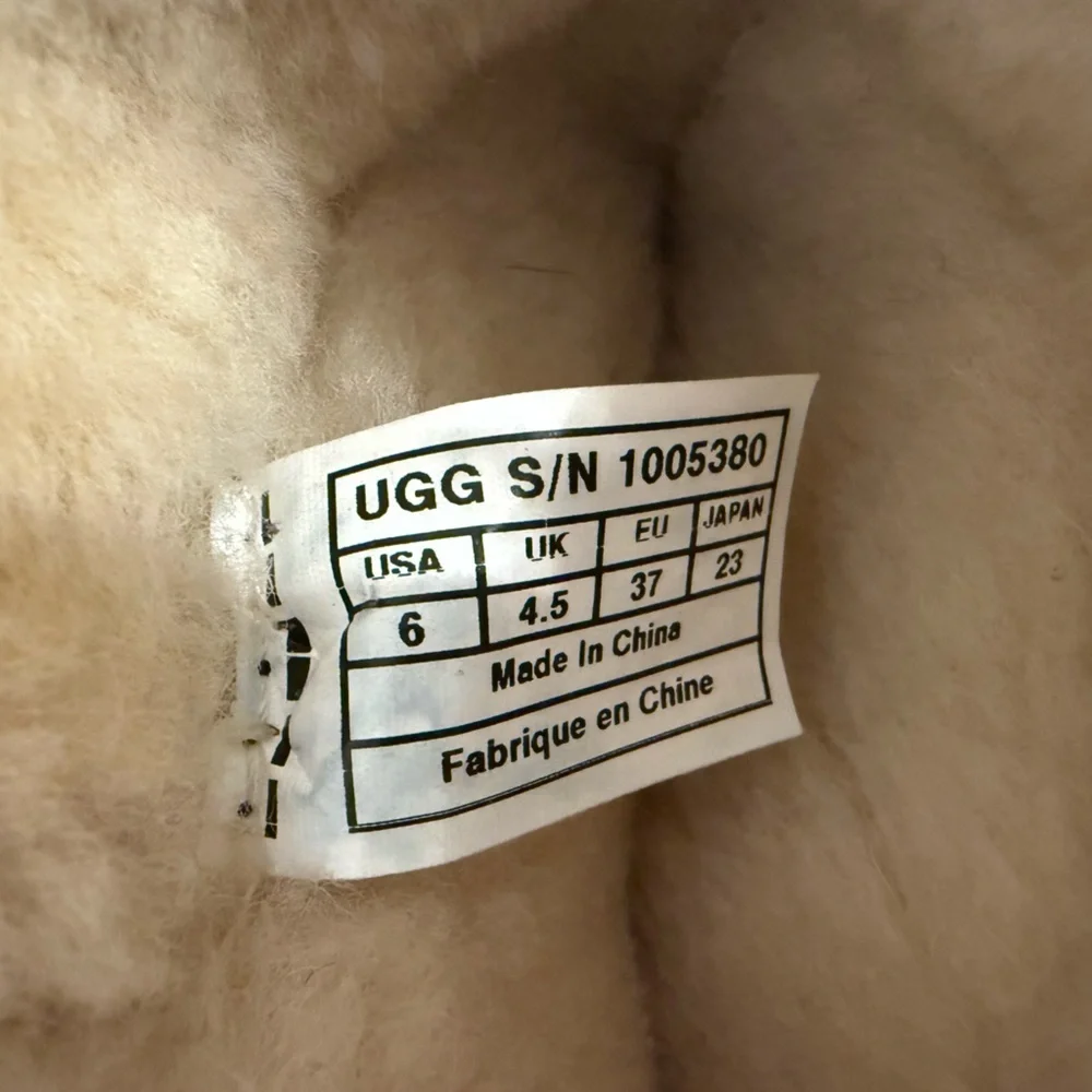 Ugg Woman’s Beckett Boots Sz 6 Chestnut Brown Leather Strap Closure Sheepskin